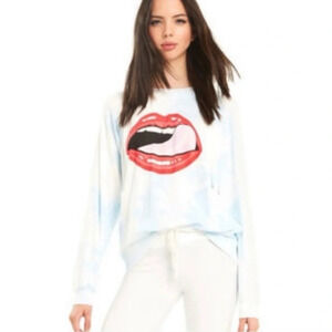 Wildfox Femme Fatale Sommers Pullover
Lightweight Sweater Size Small